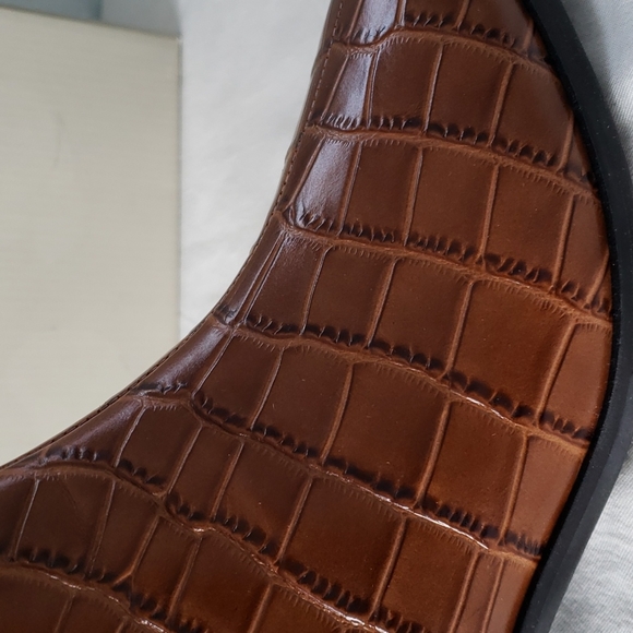 NEW Marc Fisher Yale Chelsea Boot - Picture 5 of 13